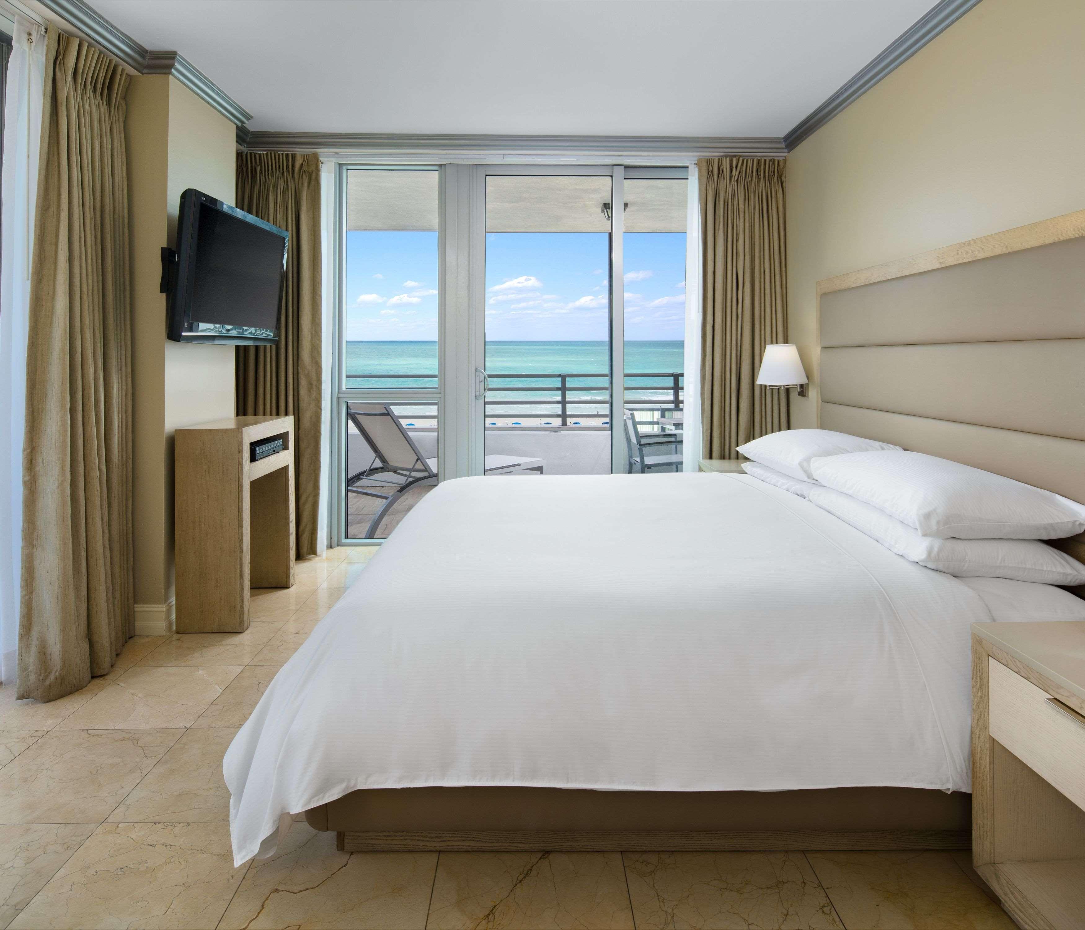 SUITE, KING BED, OCEAN FRONT, BALCONY