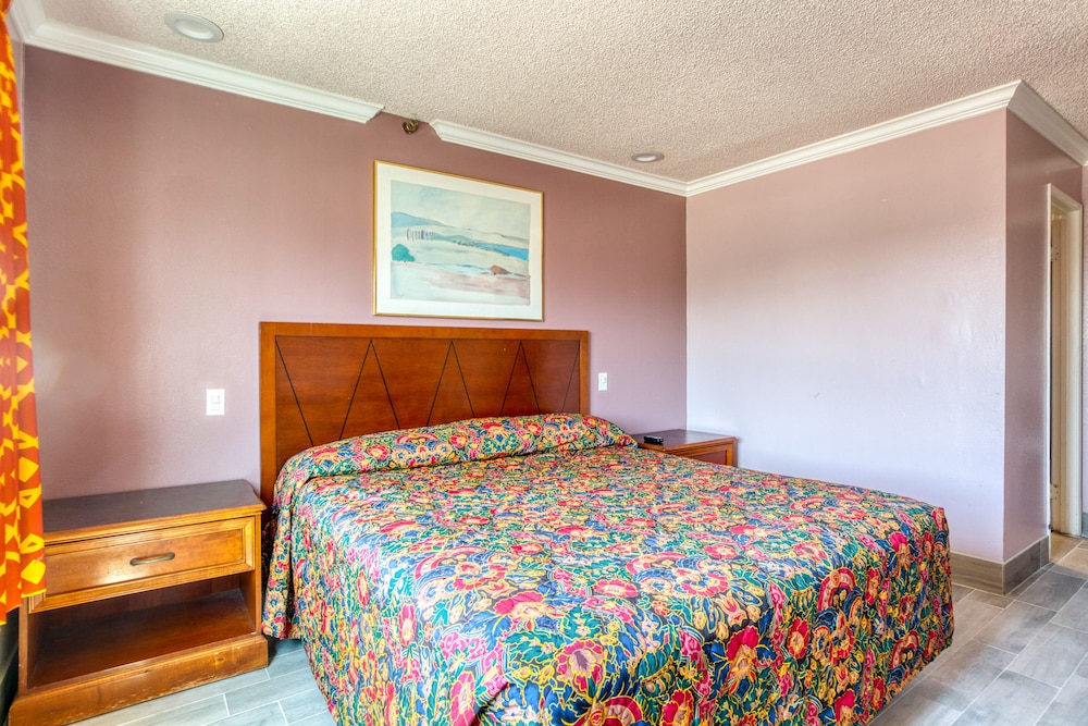 Heritage Inn And Suites 26/58