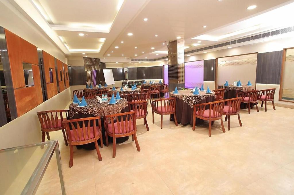 HOTEL ADITYAZ 34/41
