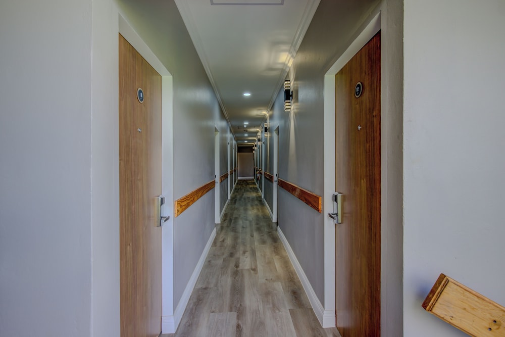 Airport Suites Hotel 35/61