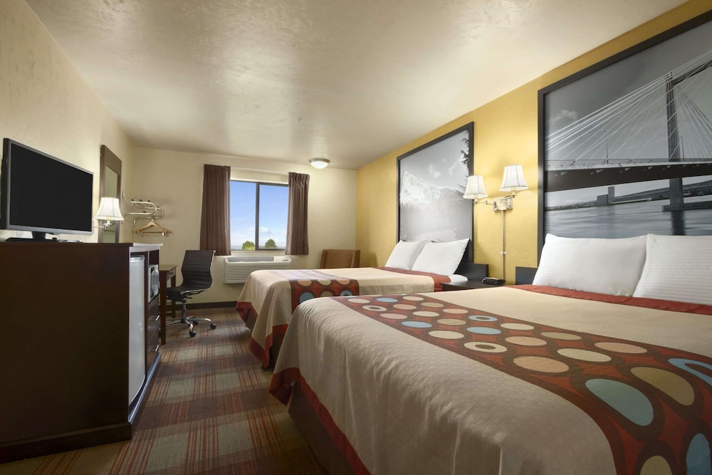 Super 8 By Wyndham Kennewick 4/21