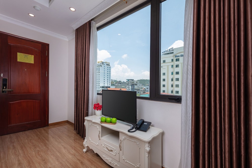 Phoenix Hotel Ha Long 41/50