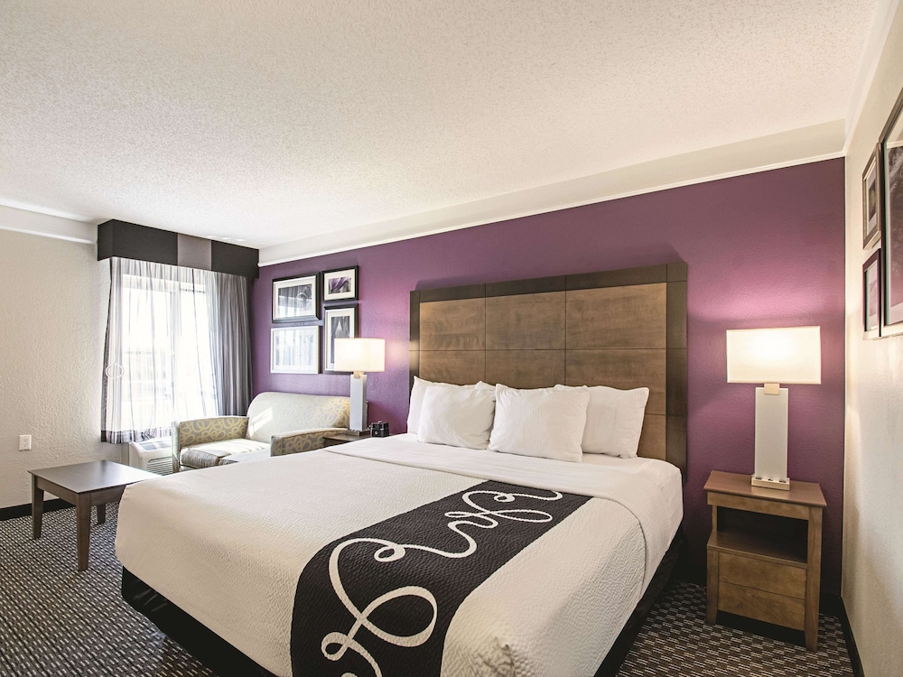 ROOM, KING BED, ACCESSIBLE