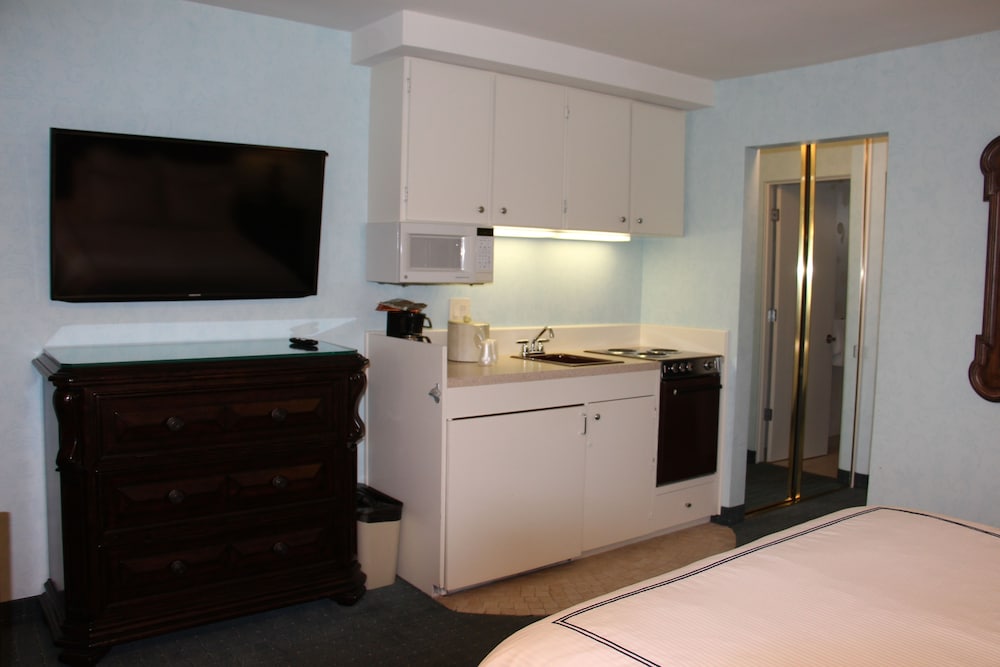 Franciscan Inn & Suites 6/40