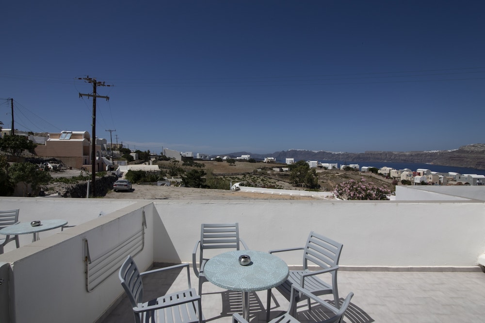 Thira S Dolphin Hotel 55/72