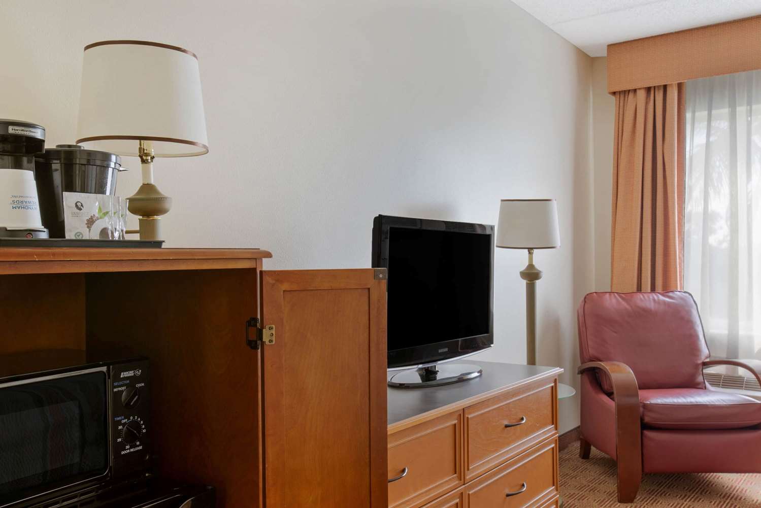 La Quinta Inn & Suites by Wyndham Sawgrass 50/55