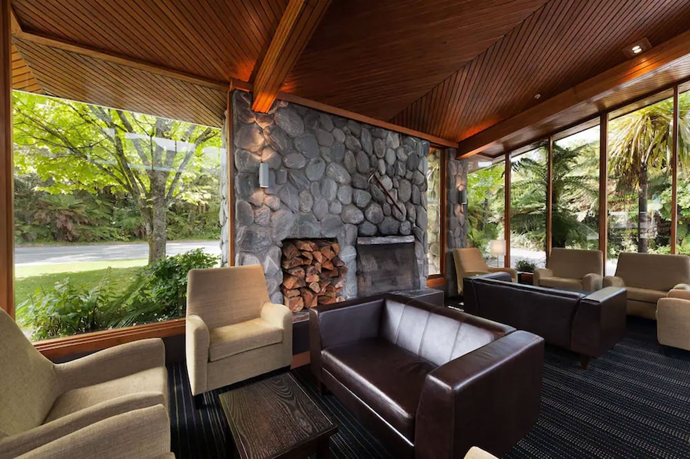 Scenic Hotel Franz Josef 38/48