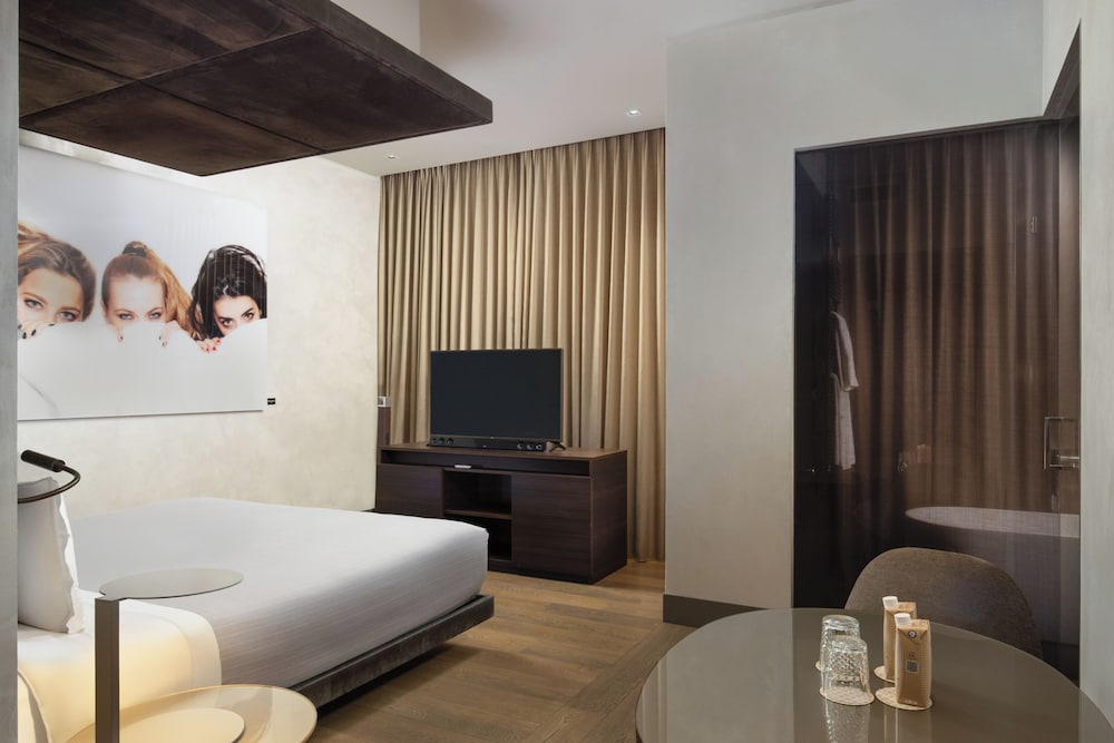 Ultimate, Me, Suite, King Bed, Terrace