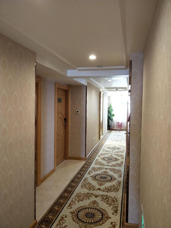 Vienna Hotel (Shenzhen Gushu Metro Station) 35/56