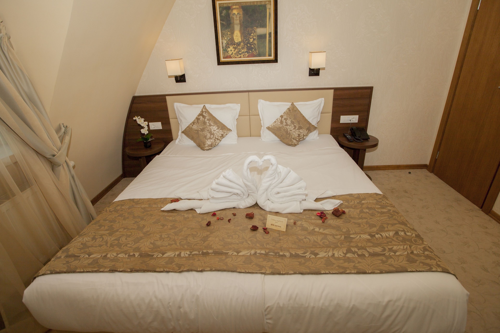 LUXURY, SUITE