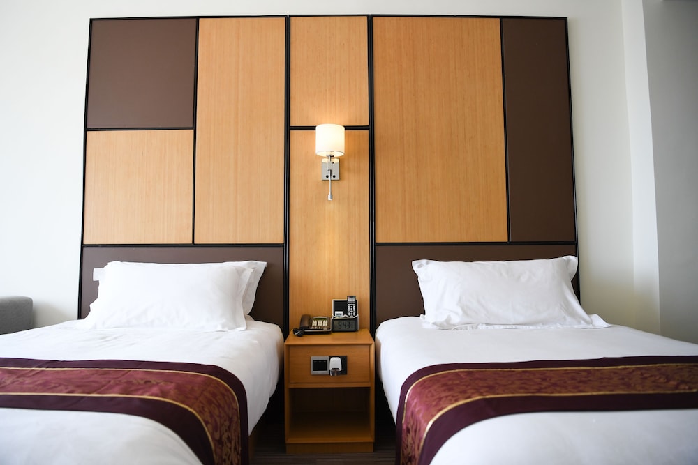 2000 Hotel 13/50