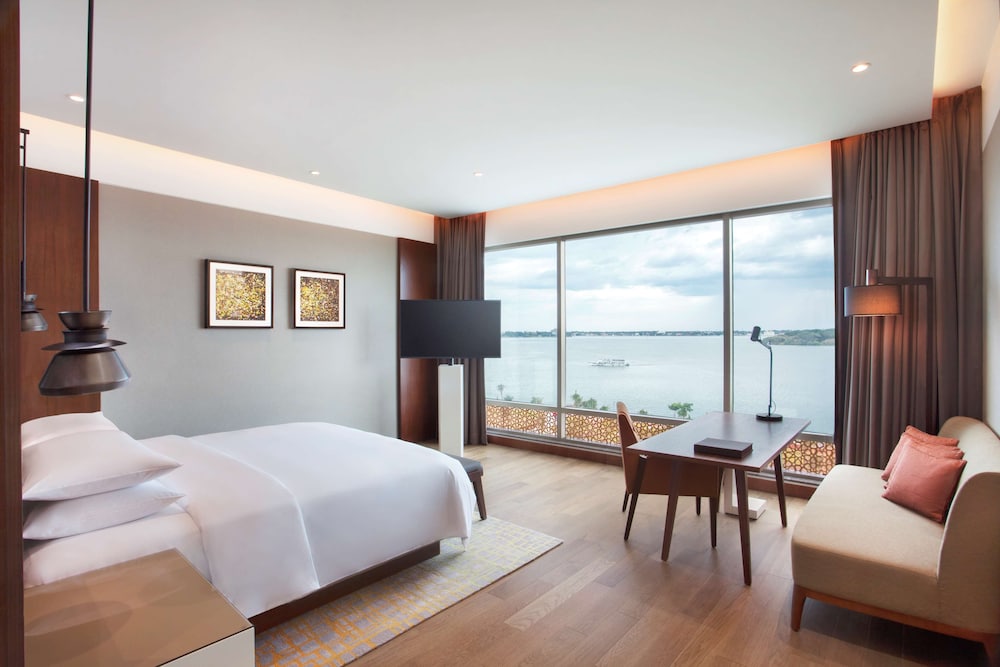 GRAND HYATT KOCHI BOLGATTY 33/71