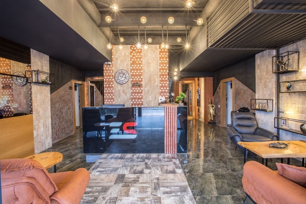Elanis Suites 6/40