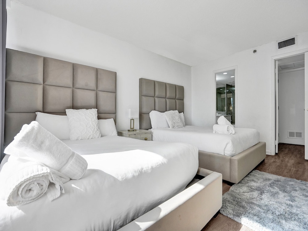 2 Bedrooms, Condo, Beach, Bunk Bed, 2 Queen Beds, 2 Sofa، The Alexander All Suite Oceanfront Resort 2/2
