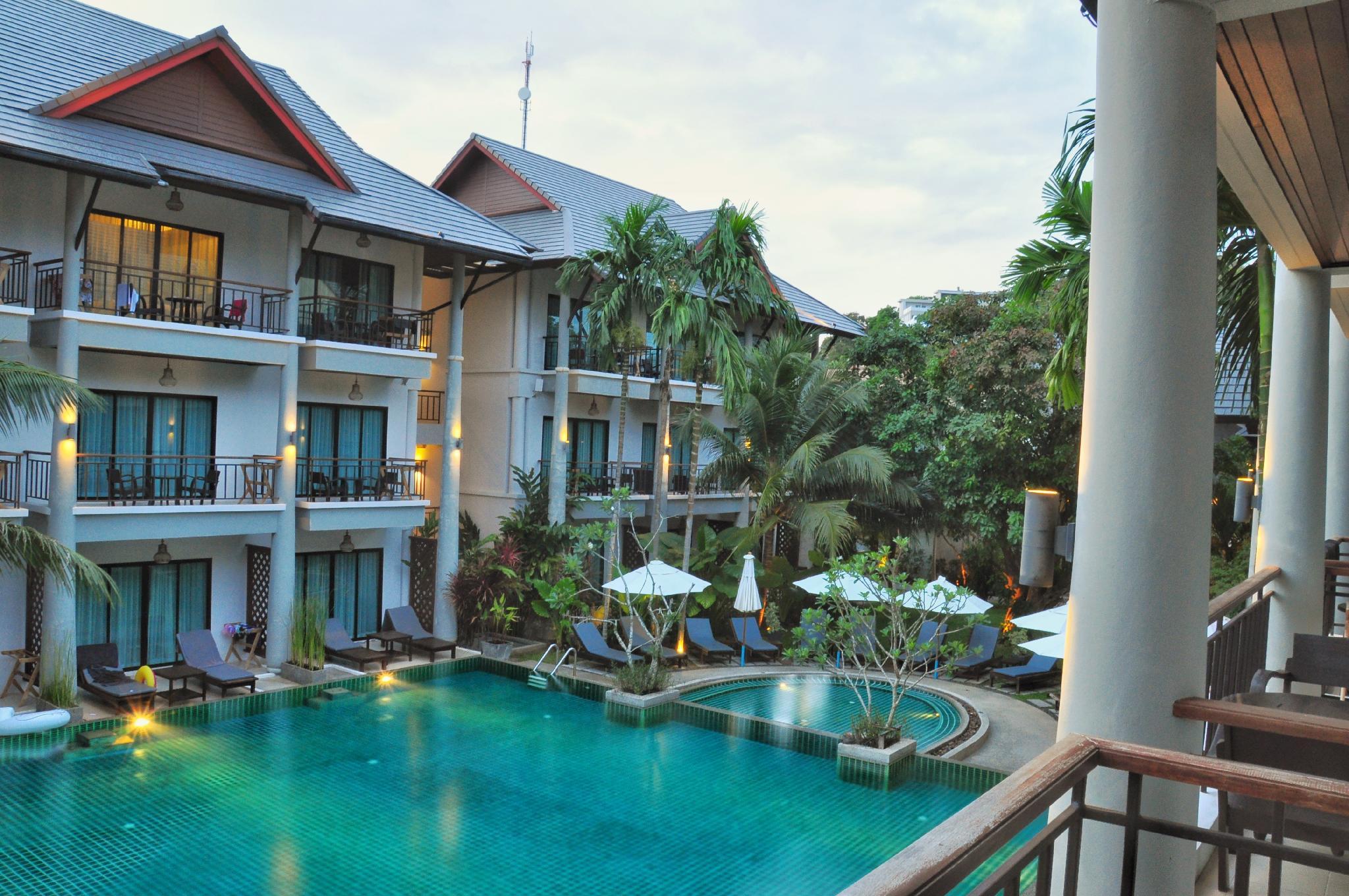 Superior, King Bed, Pool Access