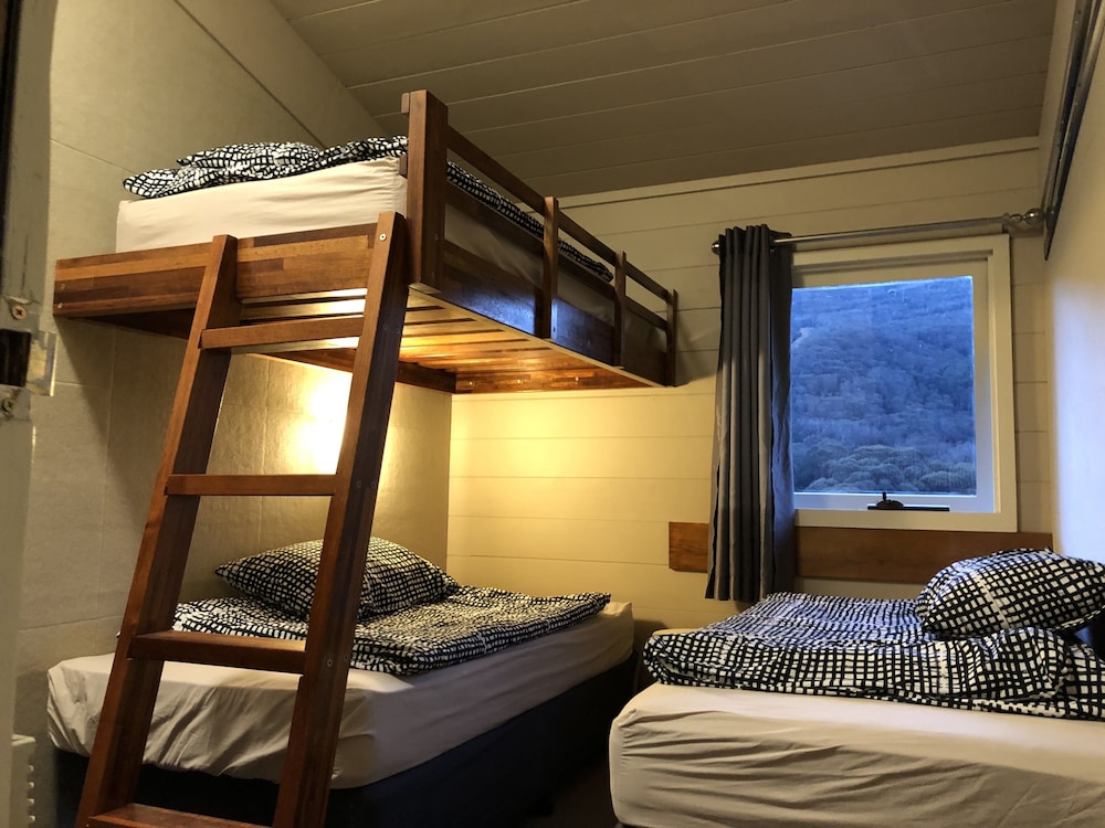 Aneeki Ski Lodge 12/51