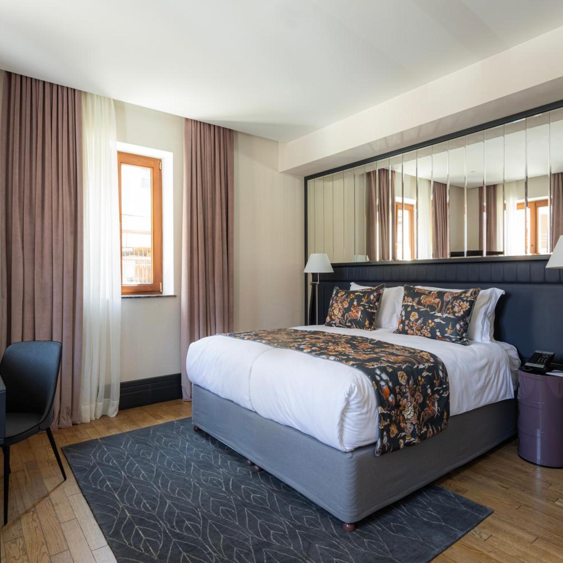 SUPERIOR, KING BED