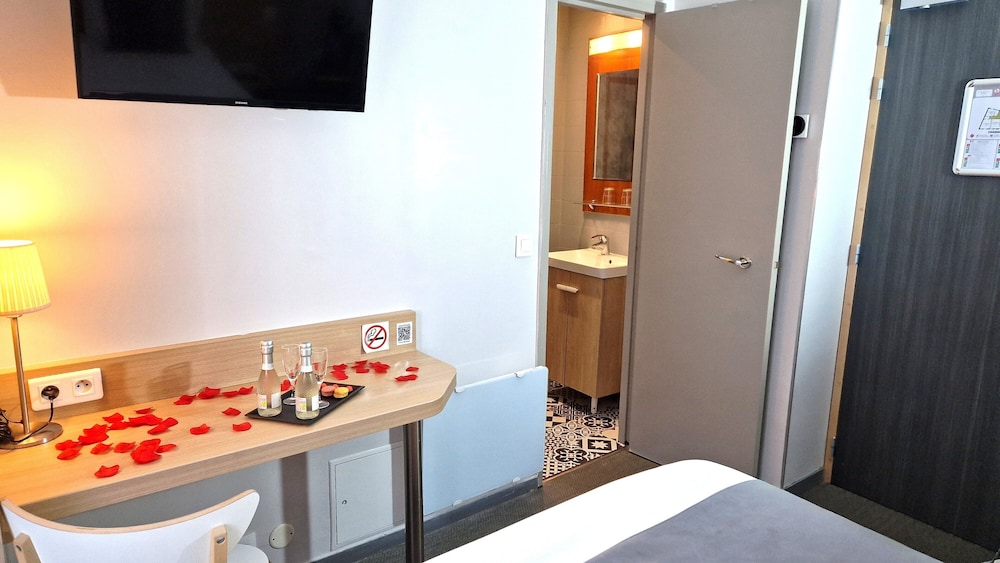 Hotel Paris Villette 45/45