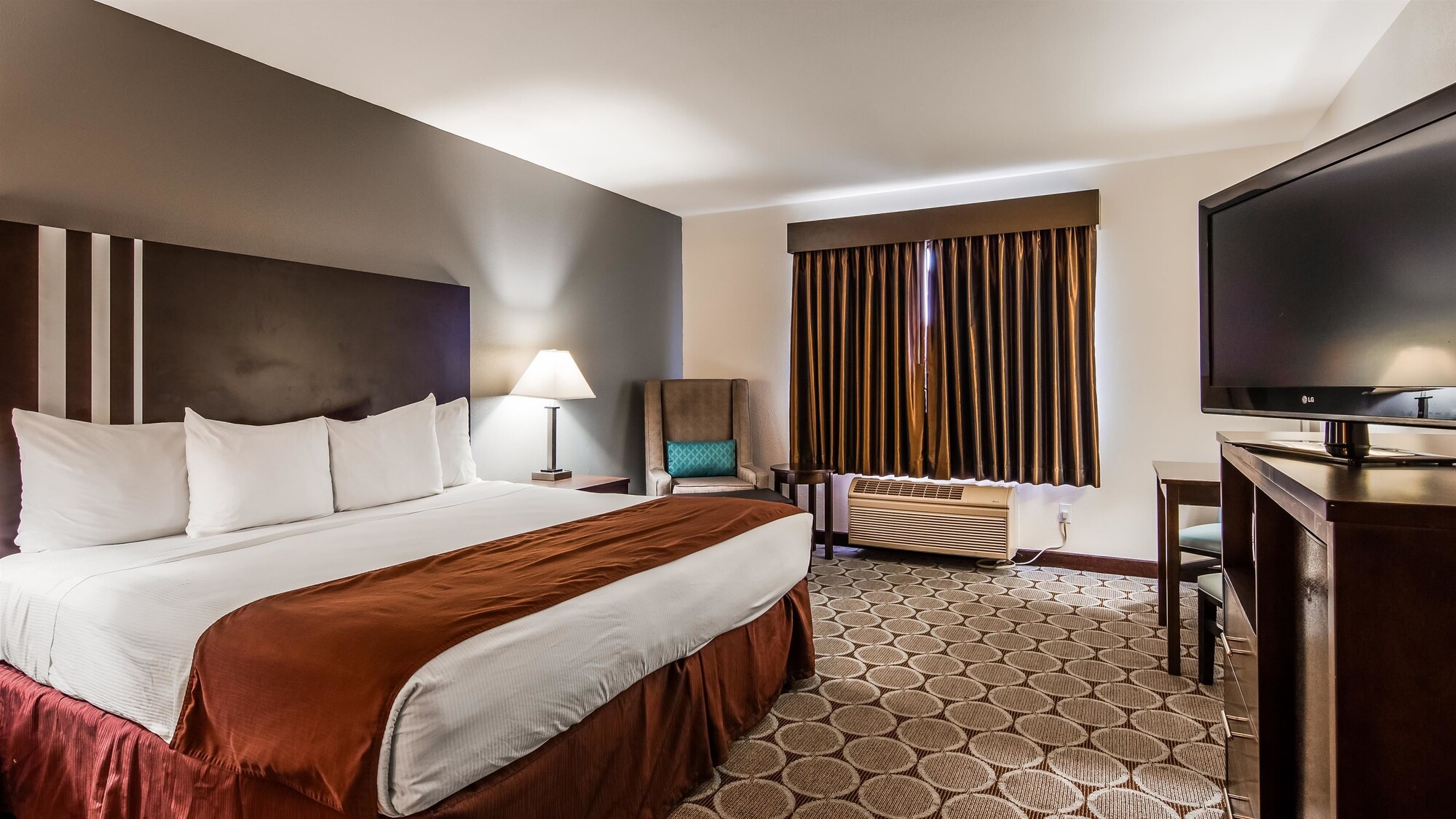 غرفة قياسية بسرير كينج للمدخنين، Best Western Pahrump Oasis 2/5