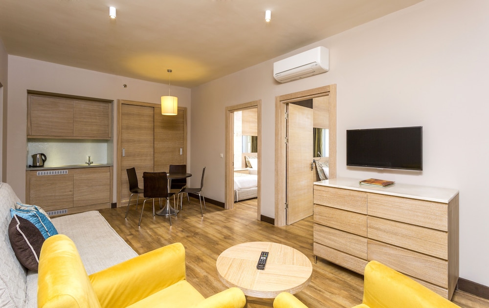 Melas Holiday Village 54/71
