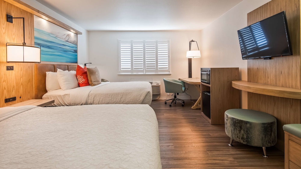 Best Western Plus Capitola By the Sea Inn Suites 12/55