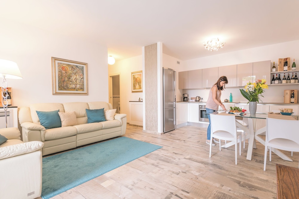 Rivetto Suites 17/37