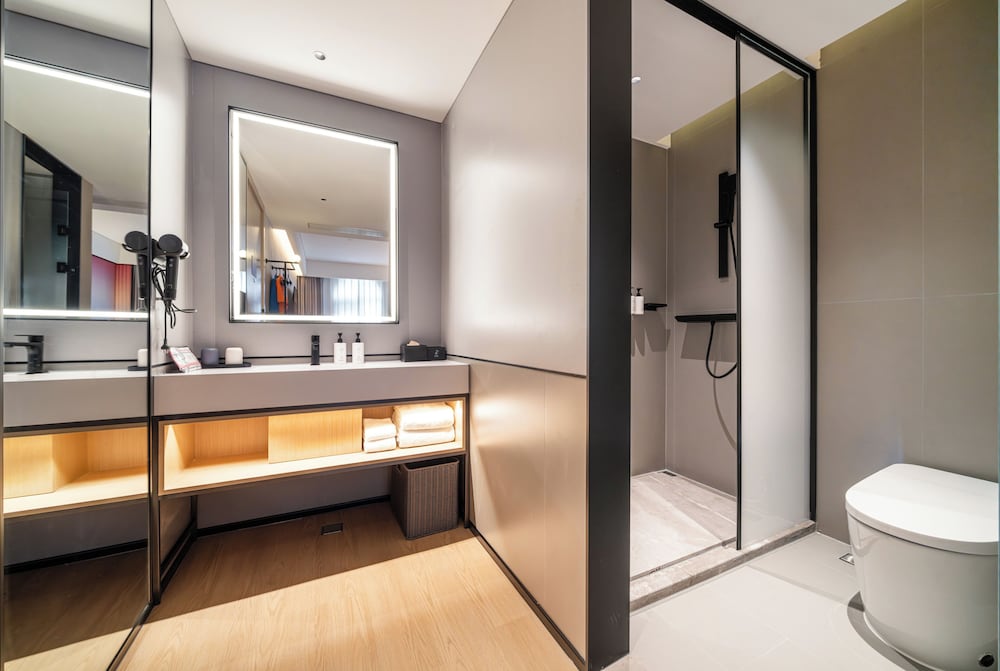 CYBO Station SSAW Hotel Chunxi Road Tianfu Square Chengdu 38/39