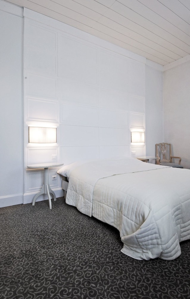 Kar-s Hotel 12/50