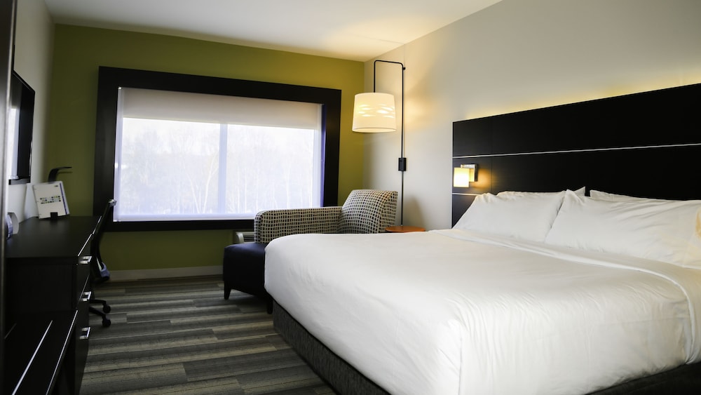 Standard, Queen Bed