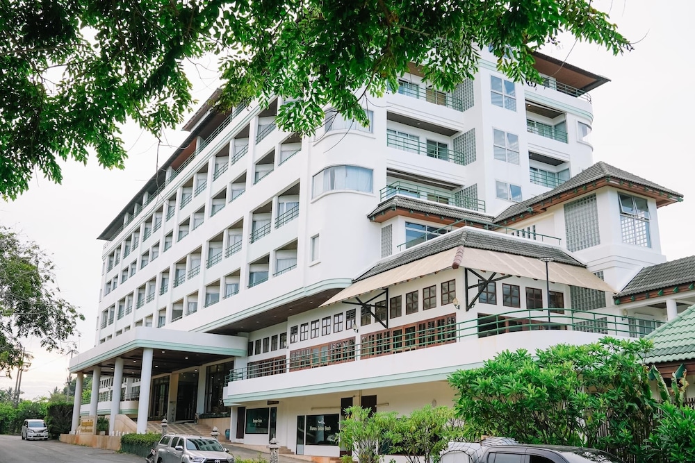 Khanom Golden Beach Hotel 8/59