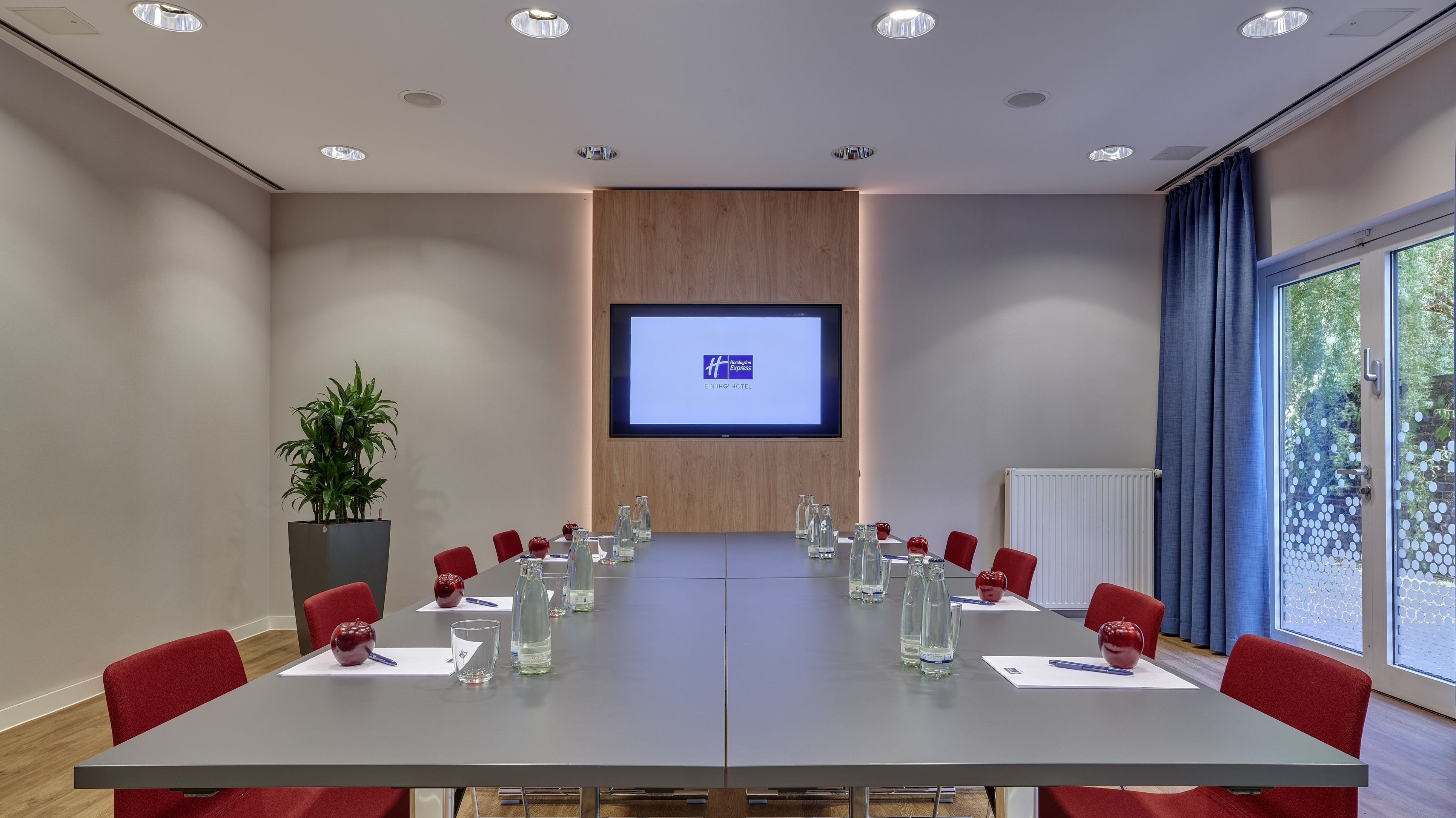HOLIDAY INN EXPRESS COLOGNE MUELHEIM 36/45