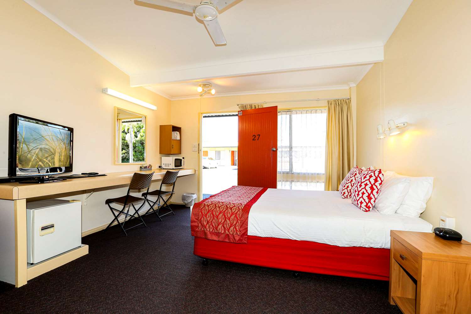 Upgrade, 1 Queen and 1 Single Bed