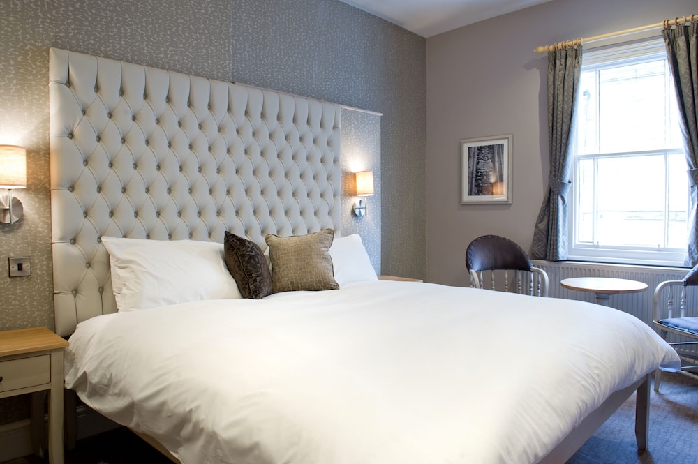 The County Hotel 3/50