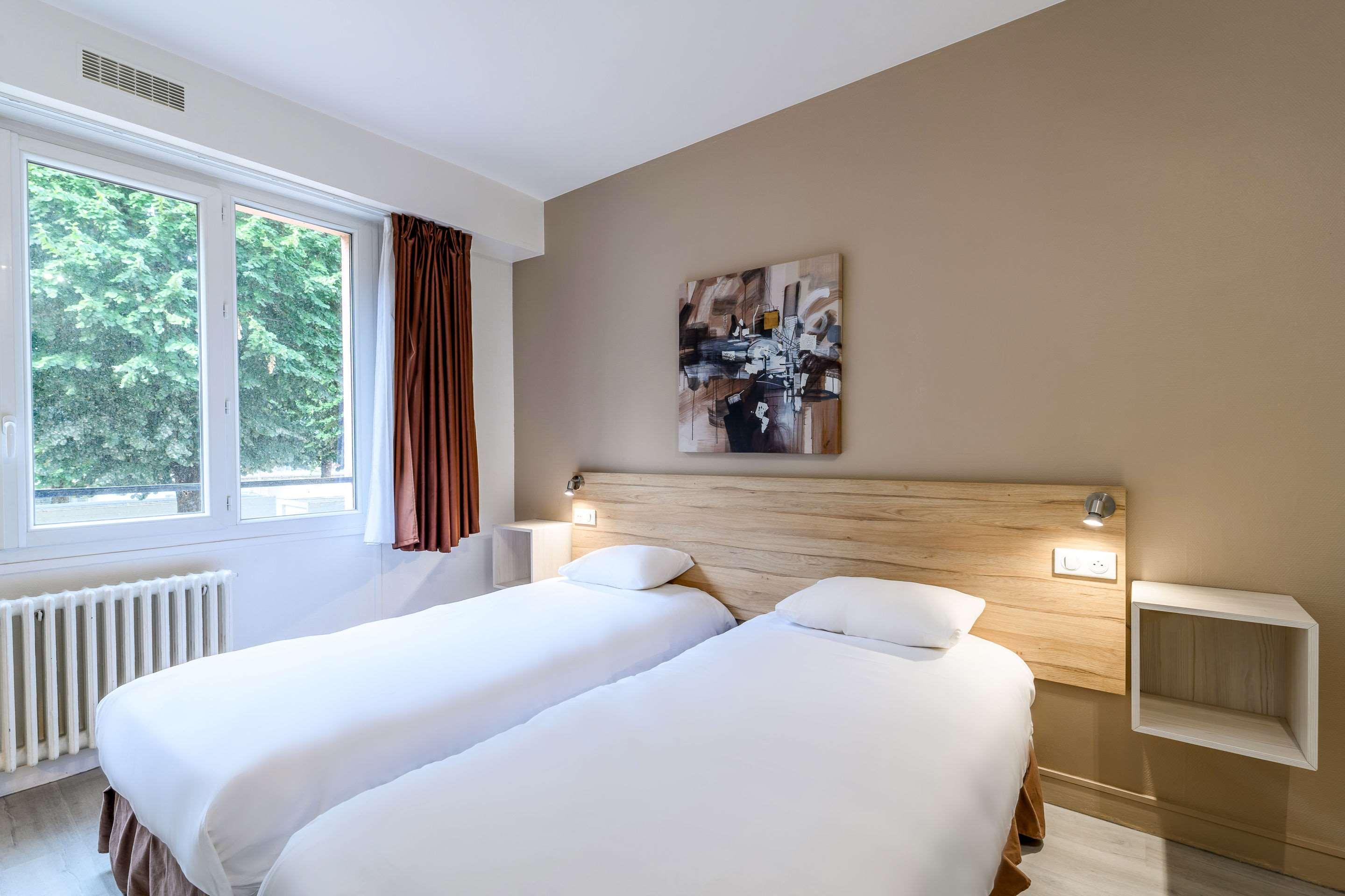 Upgrade, Twin Beds