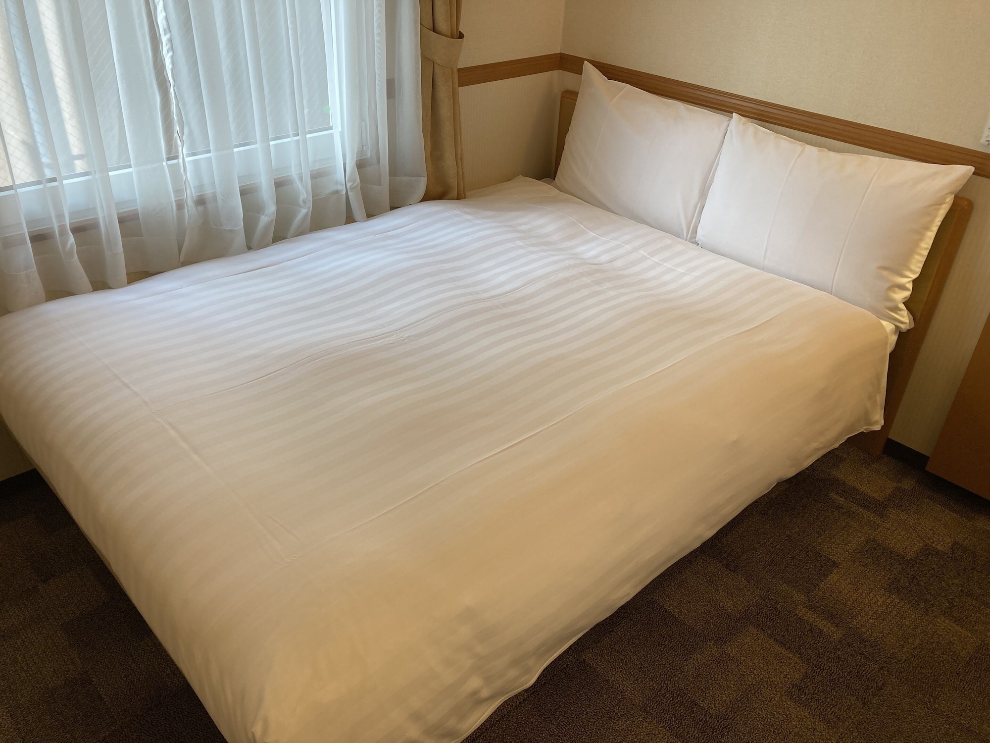 ECONOMY, DOUBLE BED, SMOKING