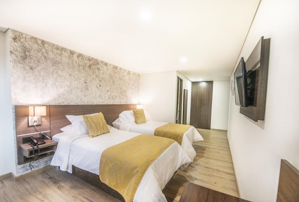 Hotel Grand Plaza Corferias 7/24
