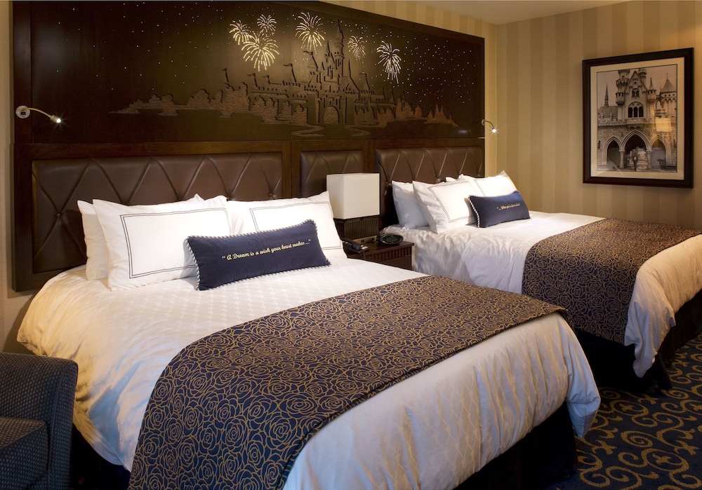 Disneyland Hotel 32/70