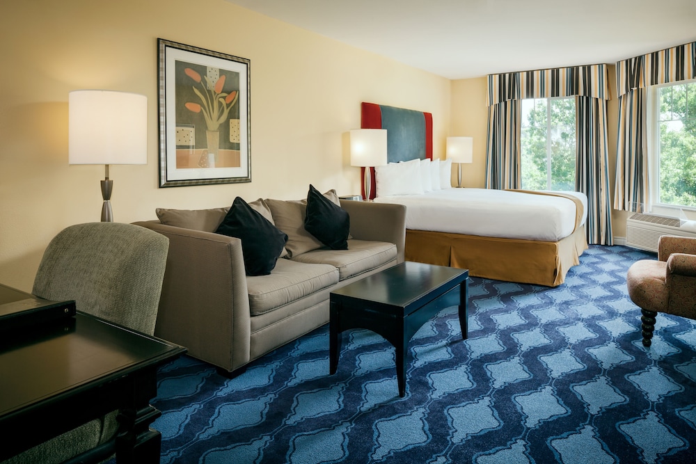 Plaza Inn Suites at Ashland Creek 8/29