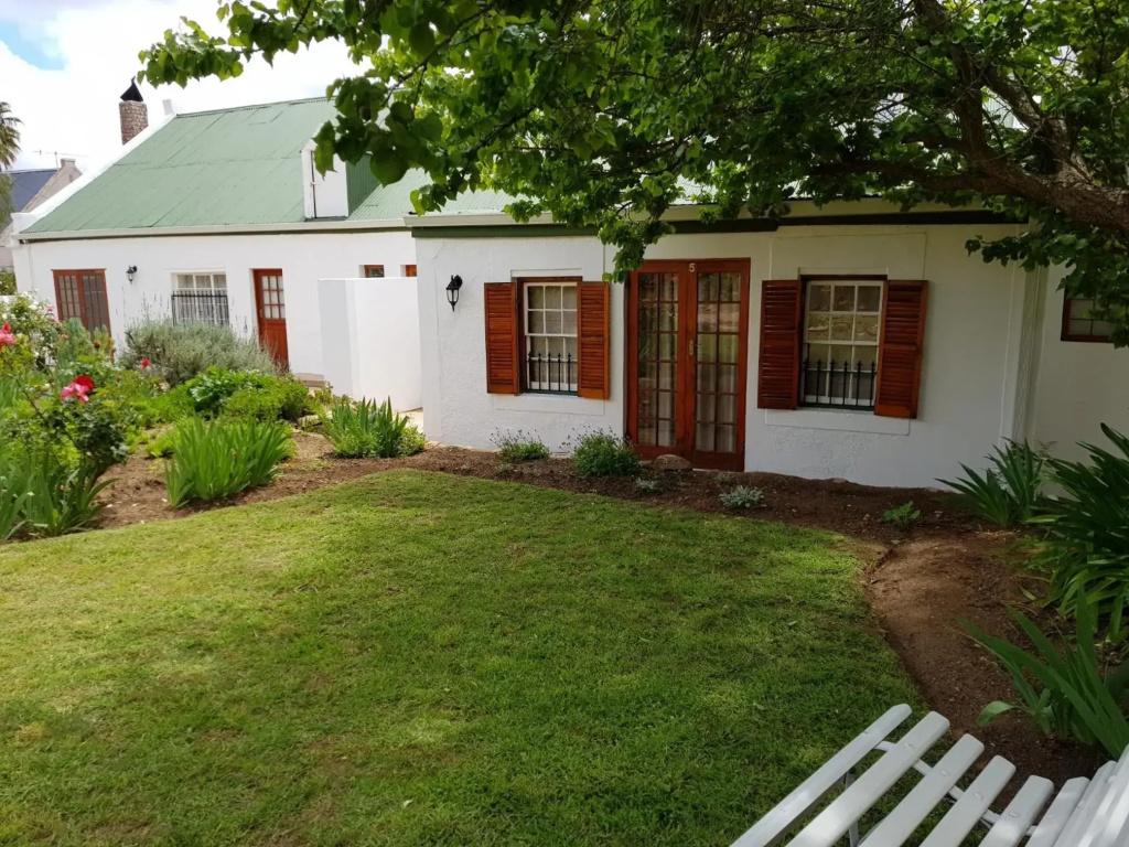 Uniondale Manor Guesthouse 8/11