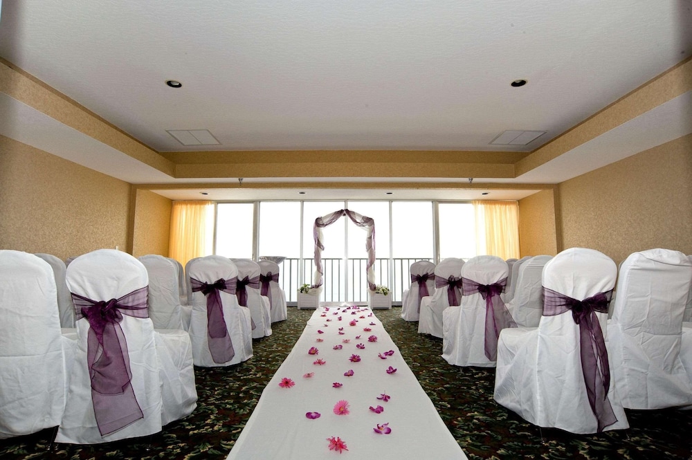 Radisson Suite Hotel Oceanfront 34/64