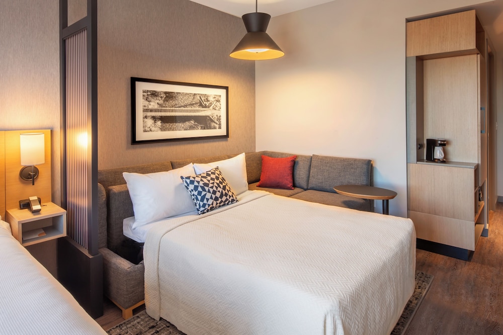 Room, 2 Queen Beds, Mountain View, Sofa