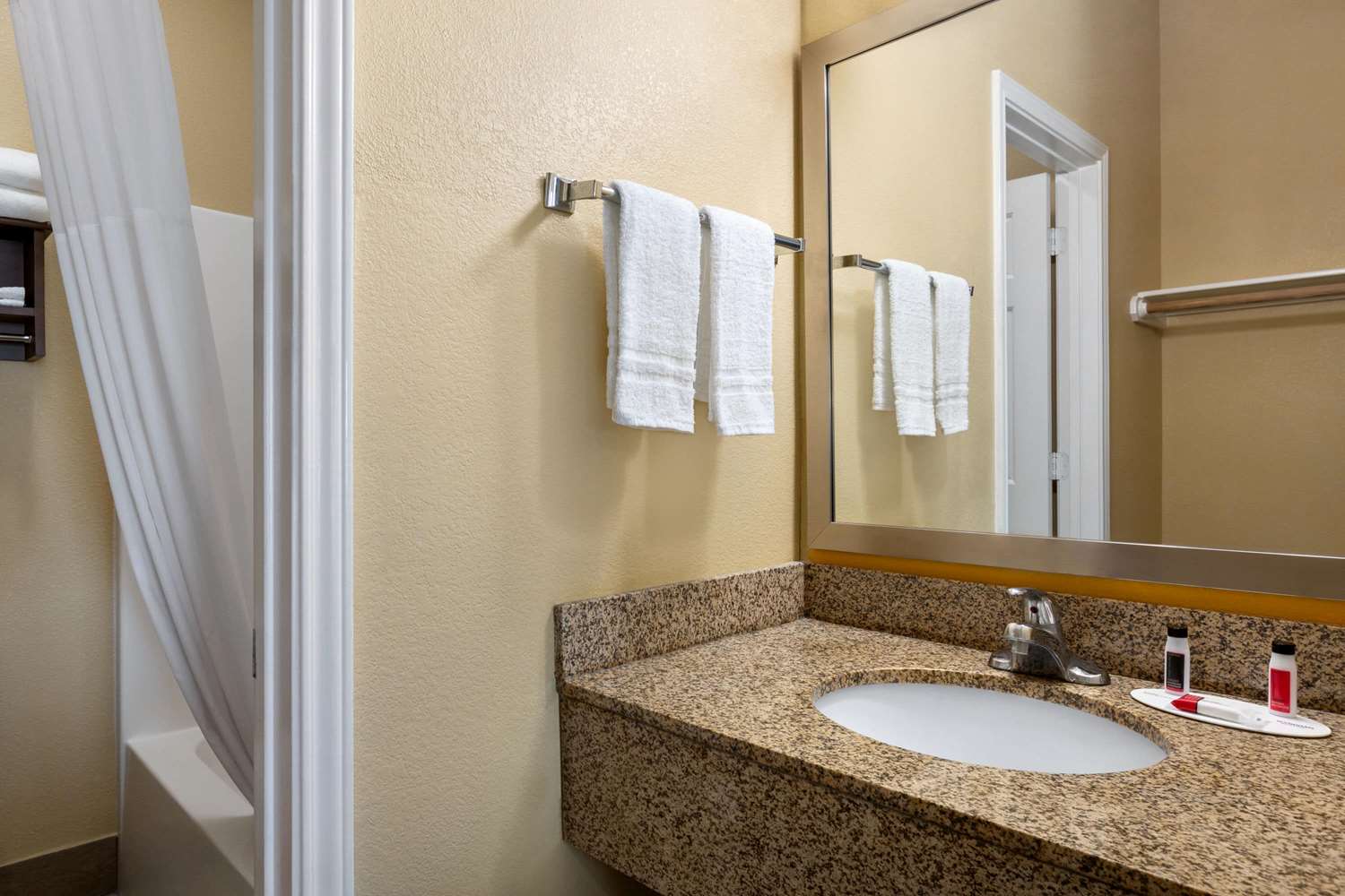 Days Inn by Wyndham Port Aransas TX 33/34