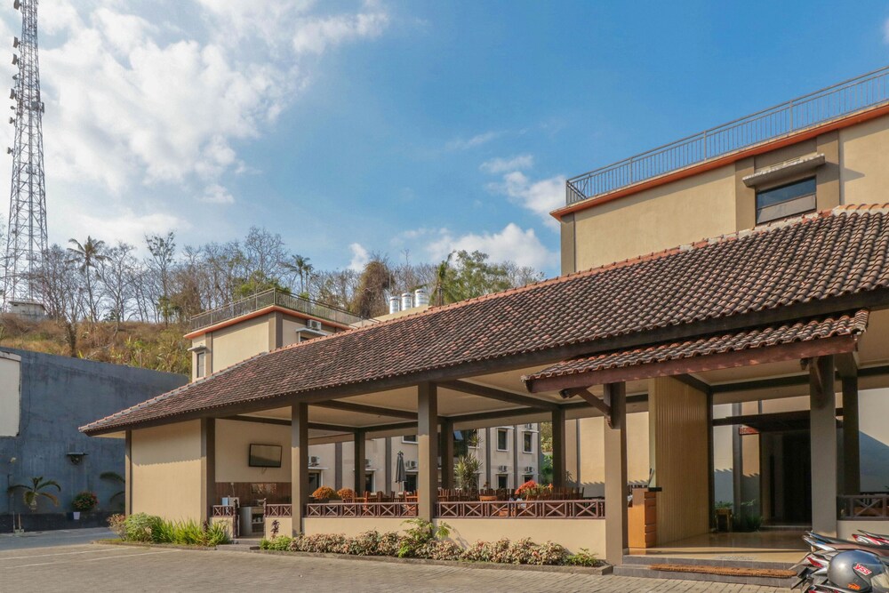 Grand Senggigi Hotel 1/24