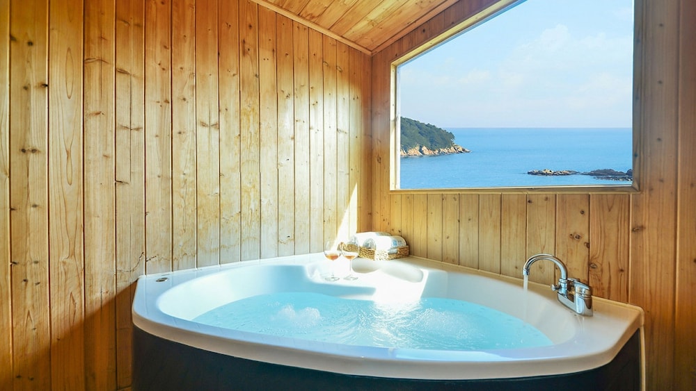 Geoje Blue Neoul Pension 23/50