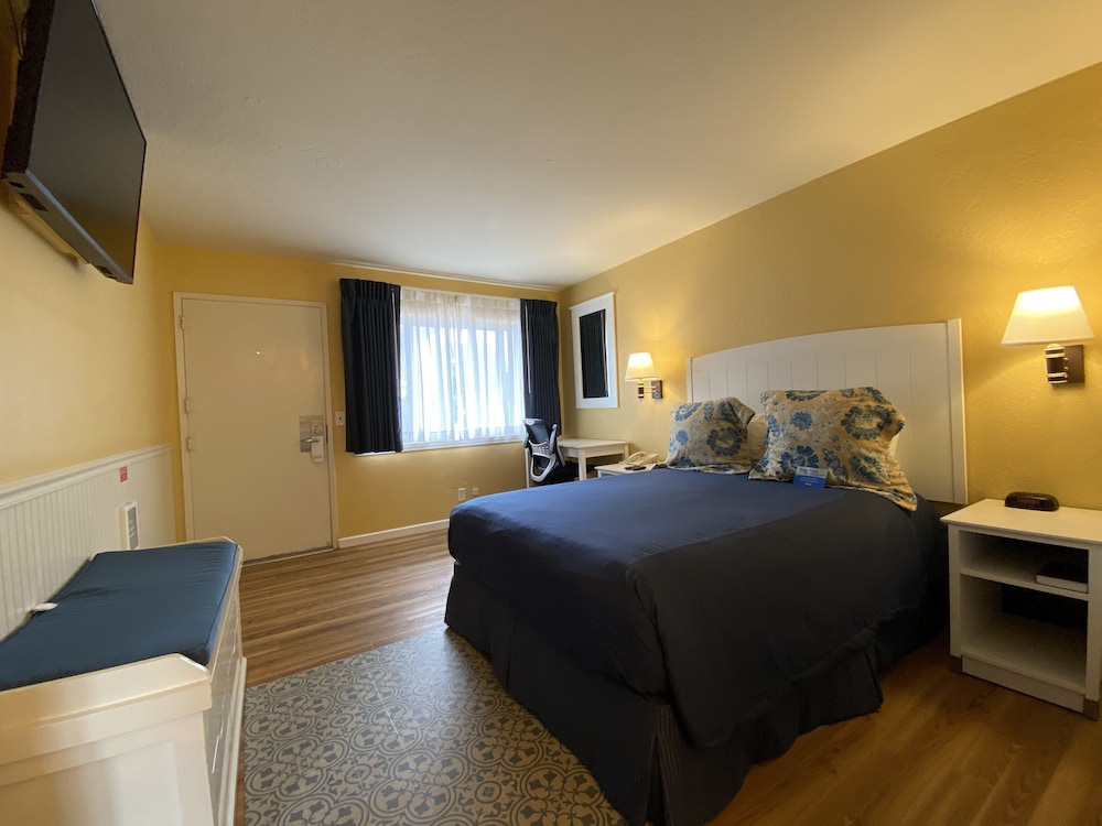 Monterey Bay Lodge 33/71