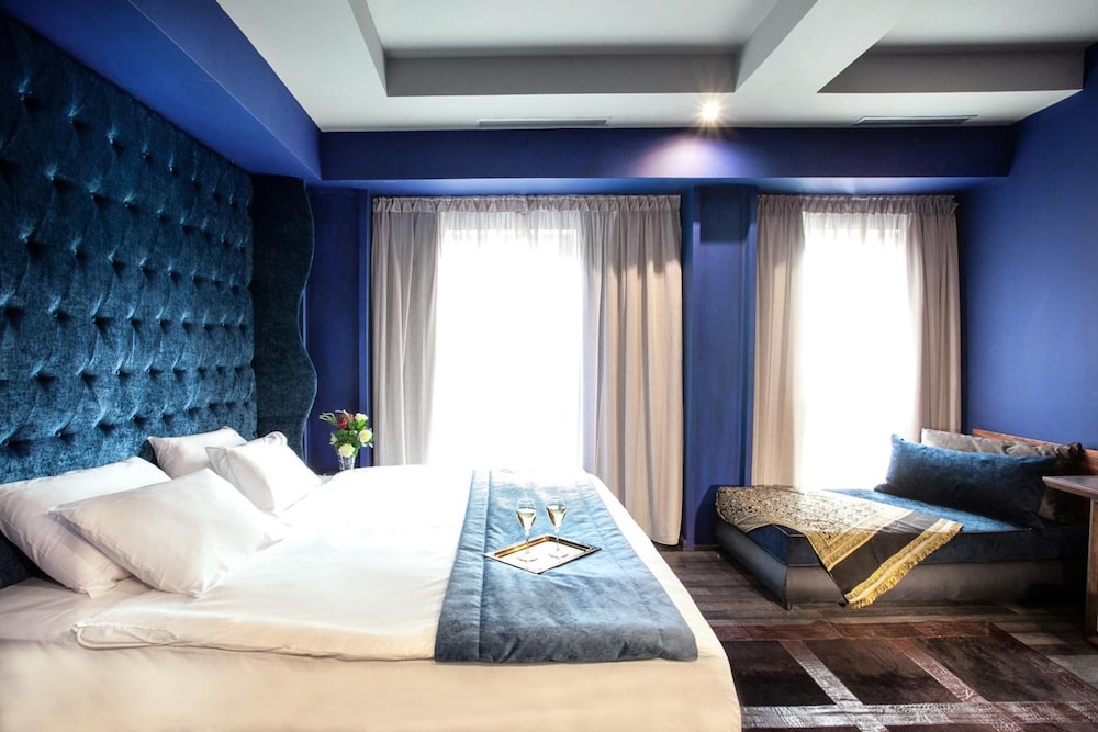 Diamond Suites 13/64