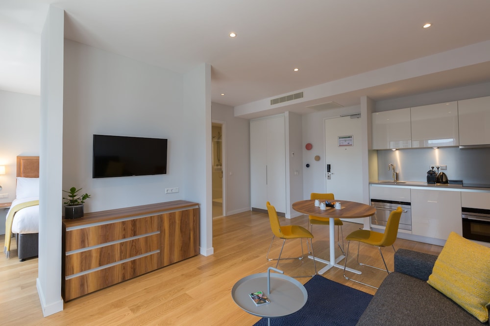 Premier Suites Plus Rotterdam 38/50