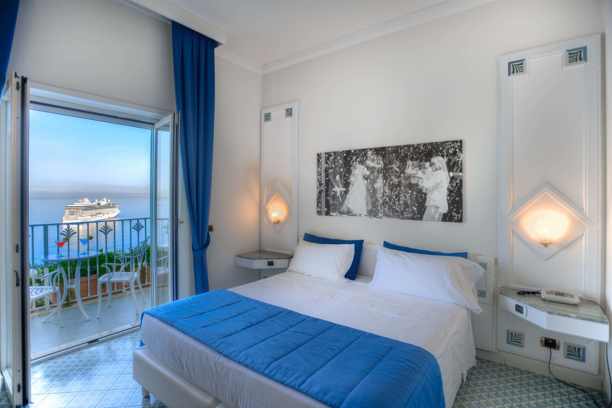 DELUXE, DOUBLE BED, SEA VIEW
