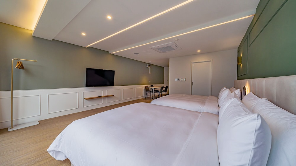 Lovely, Basement, 2 Double Beds