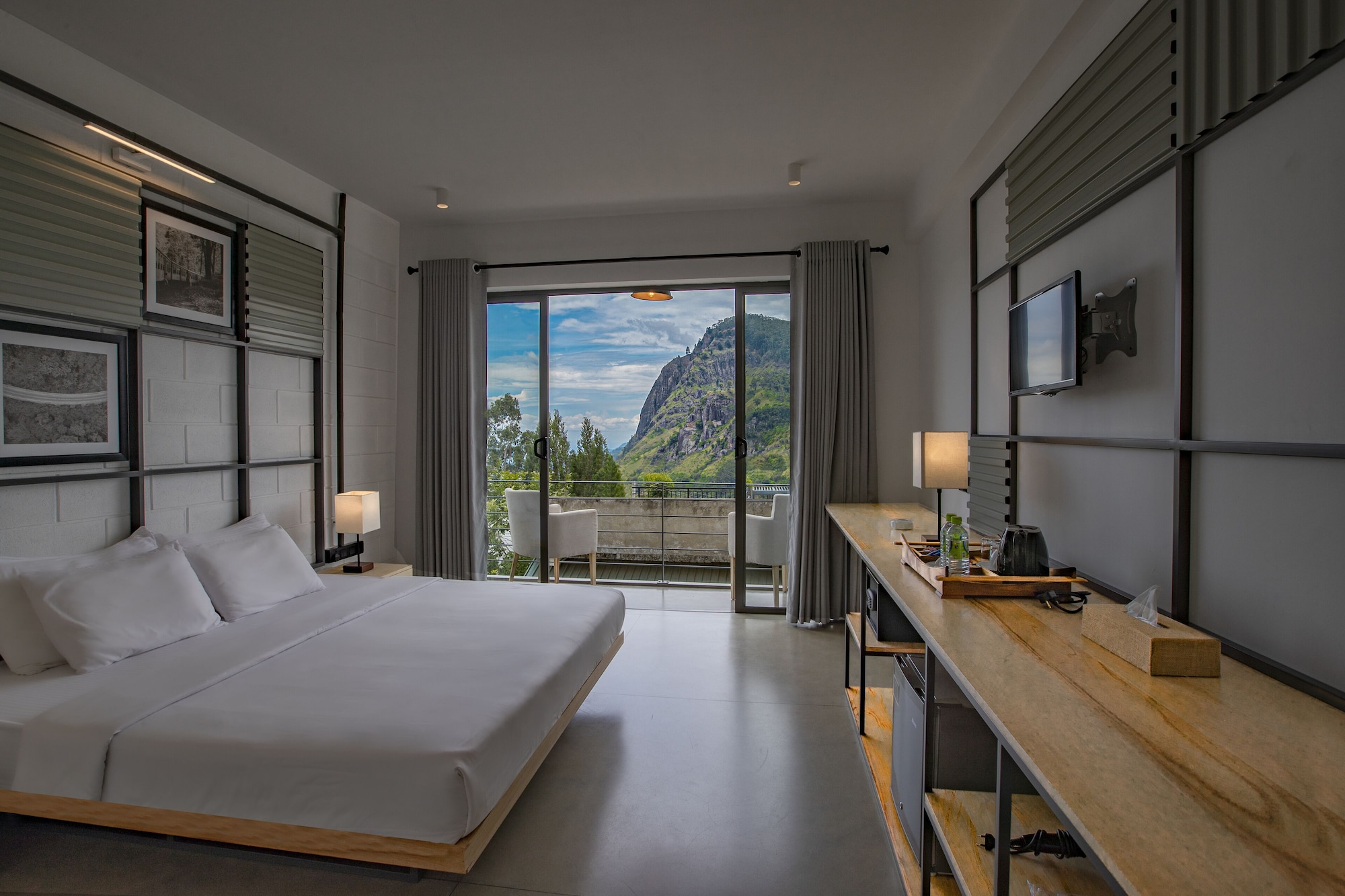 DELUXE, DOUBLE BED